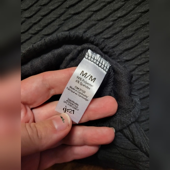 FREE W BUNDLE G21 textured dress - Picture 5 of 10